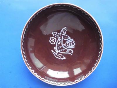 Závěsná miska (lidová keramika, průměr 21,5 cm)
