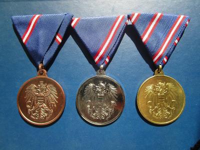 Rakousko - 3 x Vojenská služební medaile. Zlatá, stříbrná a bronzová.