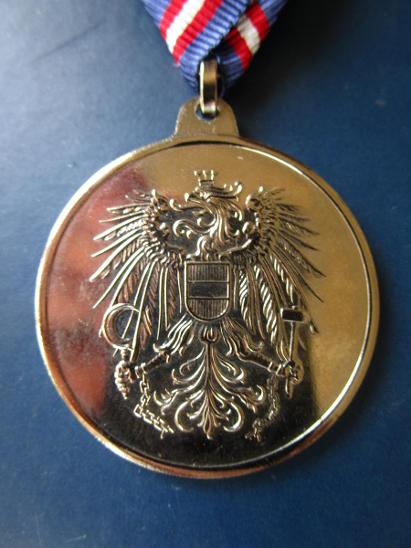 Rakousko - 3 x Vojenská služební medaile. Zlatá, stříbrná a bronzová.