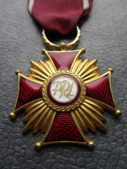Polsko - 3 ks vyznamenání / křížů. Zlatý, stříbrný a bronzový. - Faleristika