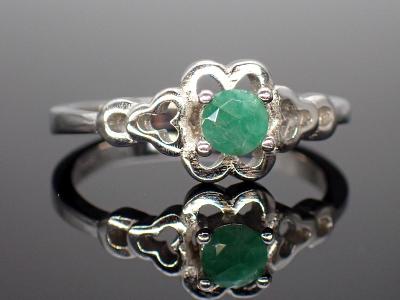 Luxusní prsten se smaragdem