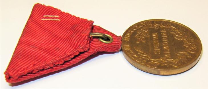 Medaille - 50 let vlady FJI na stuzce