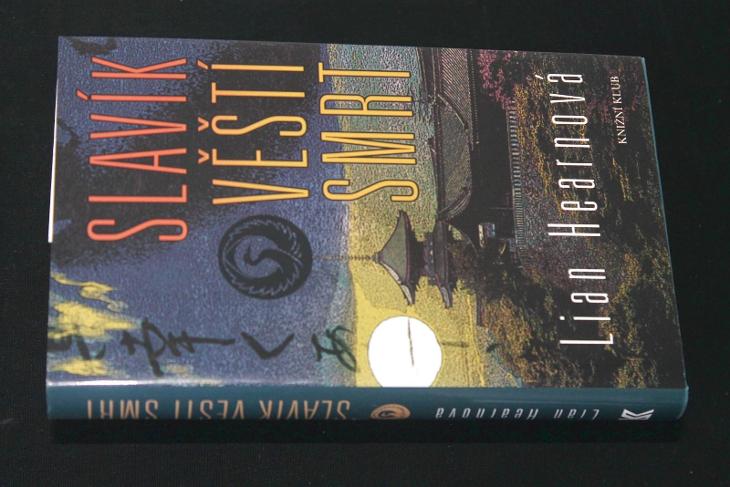Slavík věští smrt -  Lian Hearn  (l28) - Knižní sci-fi / fantasy