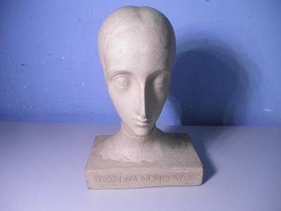 Božena Němcová, keramika, výška 17 cm, 1920. Autor V.Antoš busta