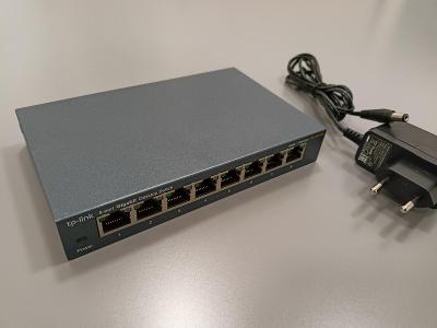 TP-LINK TL-SG108 Stolní switch Gigabit Ethernet kovové provedení