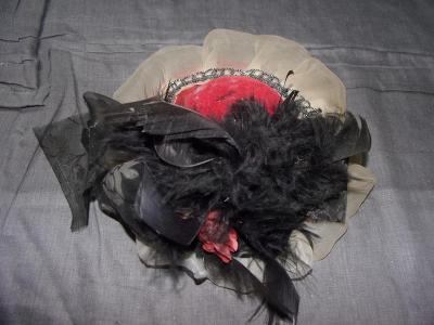 Starý klobouček-dekorace nebo pro panenku od koruny
