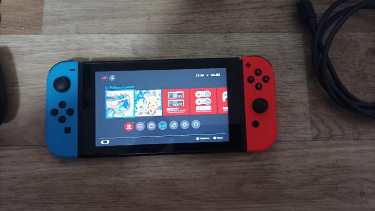 Nintendo Switch dock verze s příslušenstvím + obal Zelda