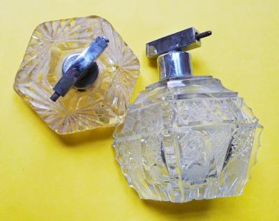 Starý art-deco flakon na parfém - broušené sklo - 2 kusy