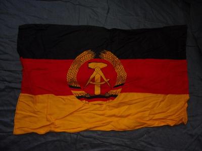 Vlajka NDR od koruny