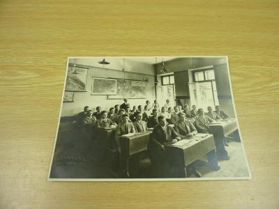 Stará dobová školní fotografie, třída, škamna, lavice ŠECHTL Tábor