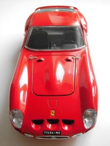 Ferrari 250 GTO (kovové Bburago, 1:18)