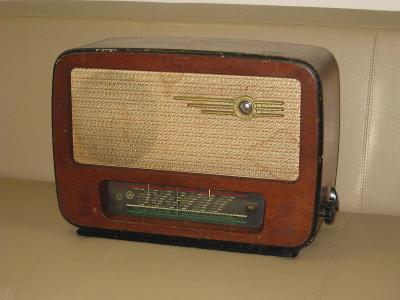 staré rádio TESLA 510A rok 1954