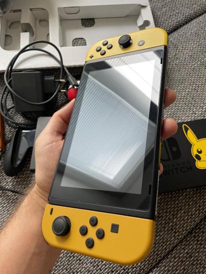 Nintendo switch - Pikachu edice / pokemon  - Počítače a hry