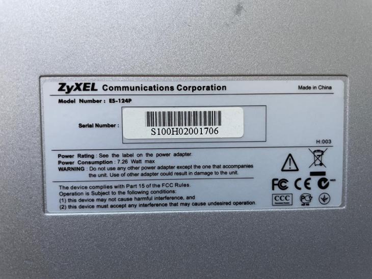 Switch celokovový Zyxel ES-124P - Komponenty pro PC