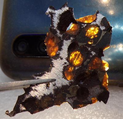 Pallasit - Vzácný Meteorit - Žlutozelené olivíny - 3,73 g - Keňa