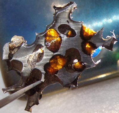 Pallasit - Vzácný Meteorit - Žlutozelené olivíny - 5,14 g - Keňa - TOP