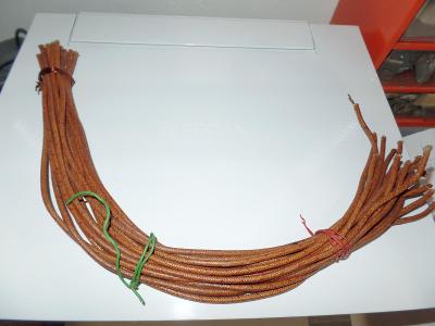 Kablík opředený délka cca 75 cm, na opravu stárých rádií a elektroniky