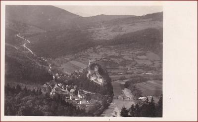 Oravský Podzámok * hrad, pohled do údolí * Slovensko * Z210