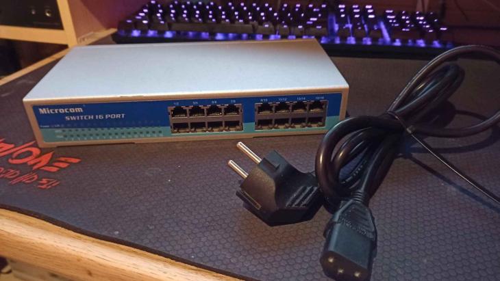 switch Microcom / 16x LAN - Komponenty pro PC