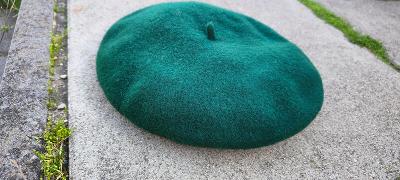 Retro zelený baret
