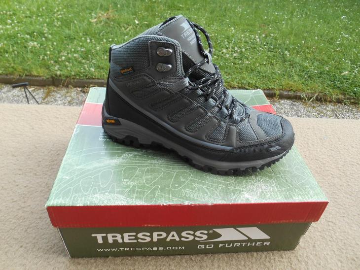Nové pánské outdoorové boty zn.: Trespass, vel. 40