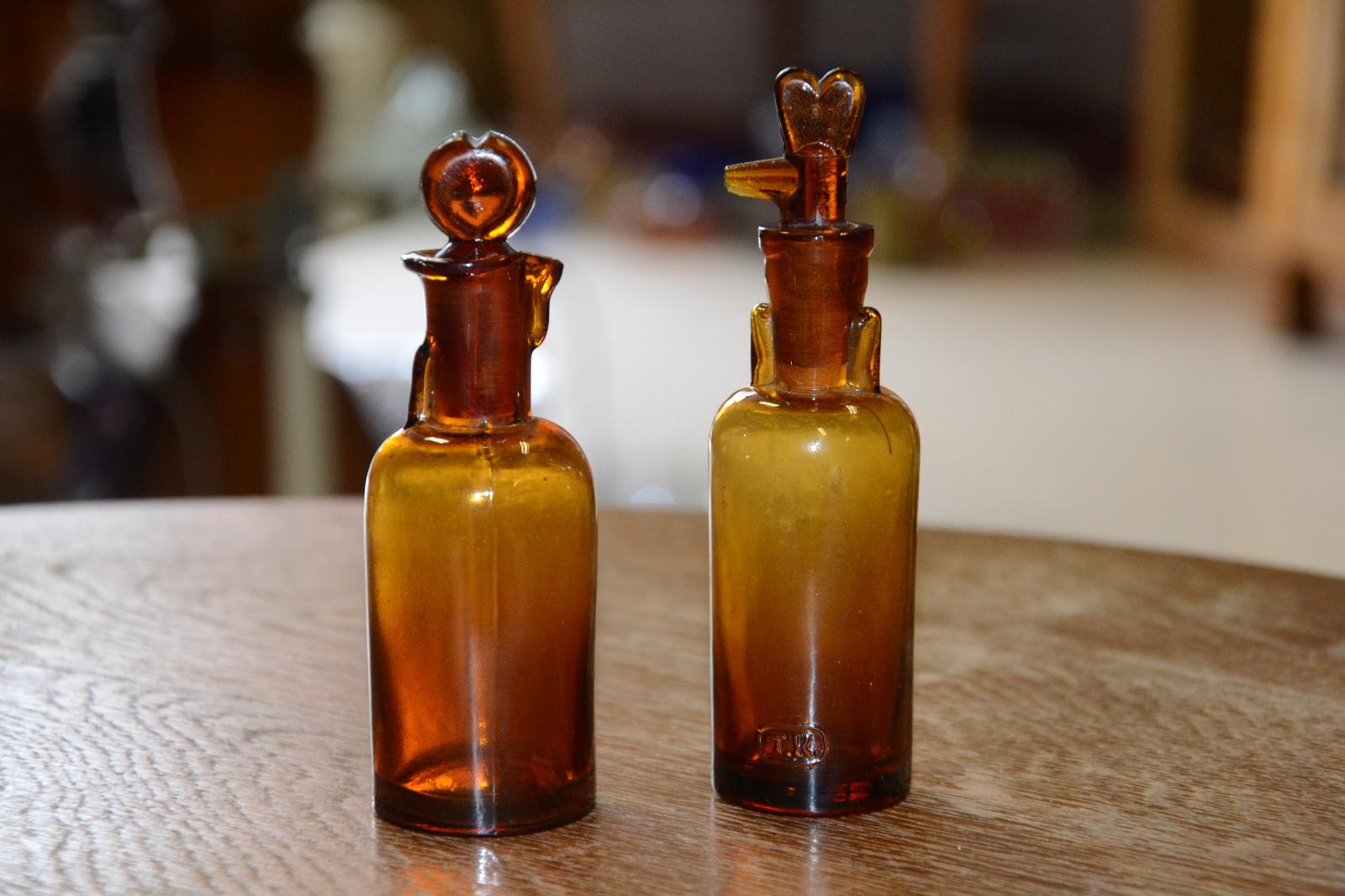fľaštičky na ochudovadlá s kvapkadlom Kohút a sliepočka - Starožitnosti