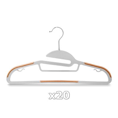 Plastové ramínko na oděvy oranžové 20 ks 30319