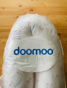 Multifunkční kojící polštář Doomo