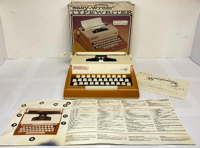 Psací stroj Easy-Writer Typewriter model 300 pravděpodobně pro USA trh