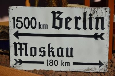 plechová cedule Berlín - Moskva