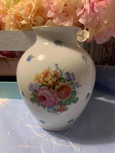 Romantická váza s květy , zn. Thomas