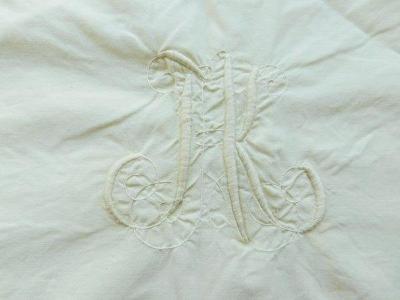 Polštář z bavlny s obloučky a monogramem 75 x 75 k jinému použití