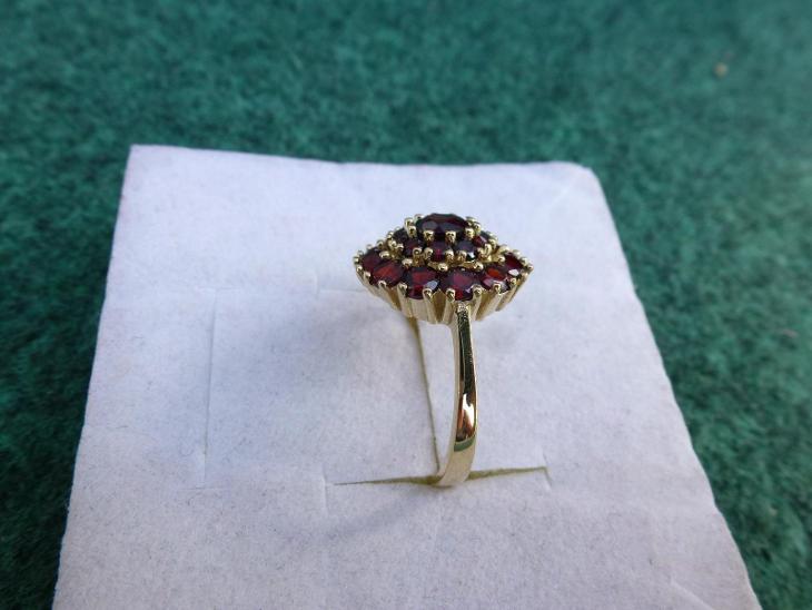 Zlatý prsten 585   české granáty 