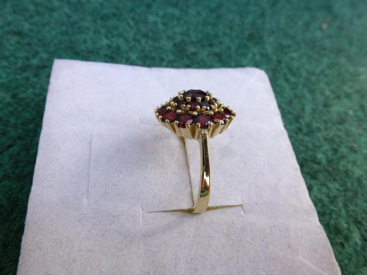 Zlatý prsten 585   české granáty 