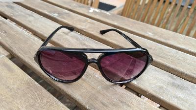 Nové kvalitní sluneční brýle s obalem a hadříkem