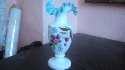 Stará malovaná váza