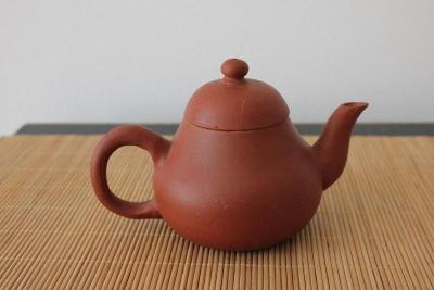 Čajová keramická konvička,značená 