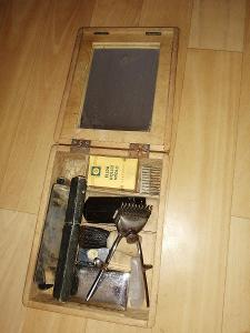 Starožitná dřevěná krabice na holení s výbavou 