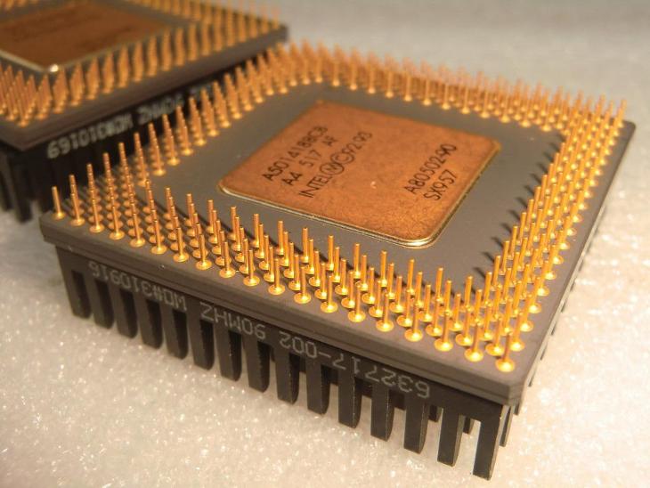 2x procesor INTEL Pentium 90 MHz socket 5 z dual desky - Počítače a hry
