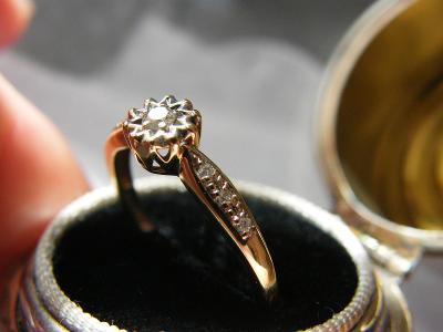Diamantový prsten květinka od 1 Kč!