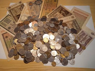 Mix 2kg mincí + pár starších bankovek 