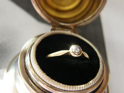 Diamantový secesní prsten od 1 Kč!