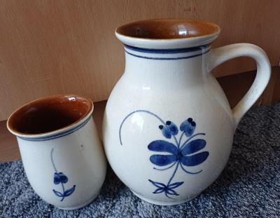 Keramická sada džbán a pohár modrý květ Hrdějovická keramika