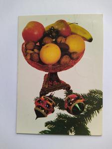 pohled Vánoce-foto A.Nebeský- mísa s ovocem, ozdoby, větvička