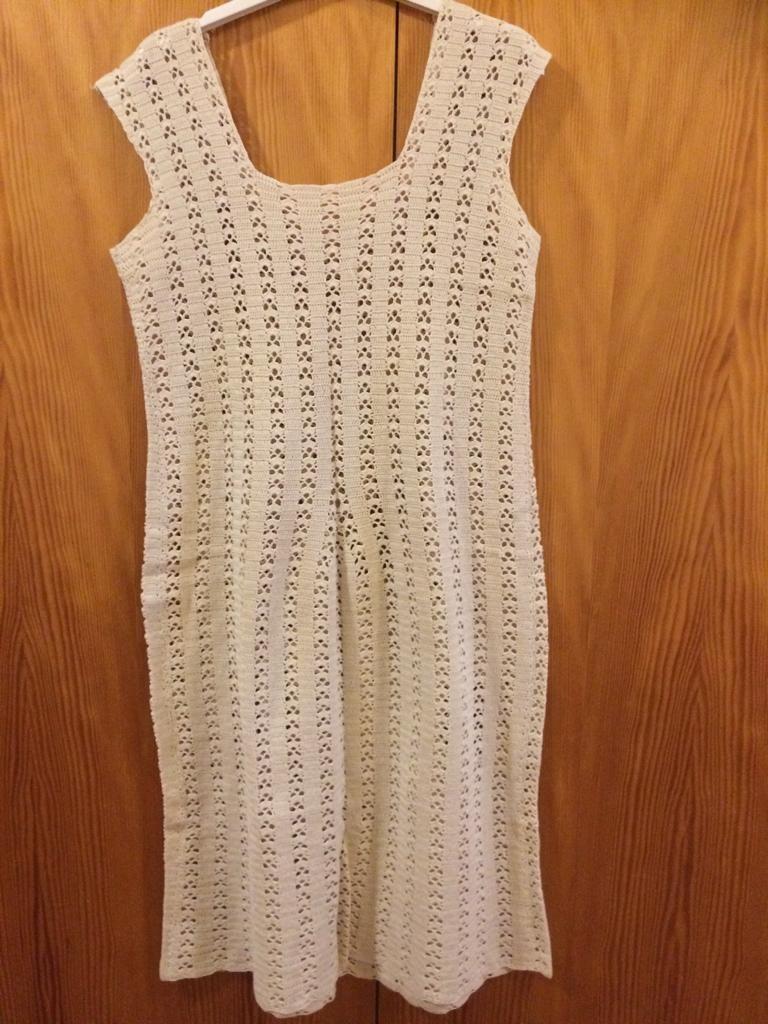 Ručne háčkované priadzové šaty, veľ. cca L-XL, dĺžka pod kolená - Dámske oblečenie
