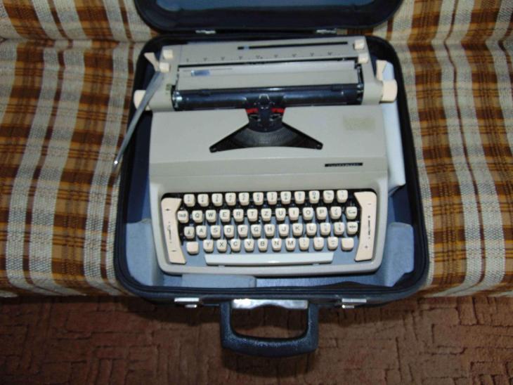 Kufříkový psací stroj konzul včetně kufru a přísušenství - Starožitnosti