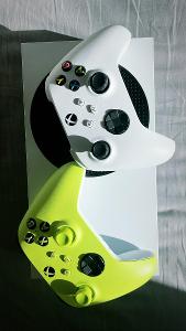 Xbox One Series S - 512 Gb + 2 ovladače