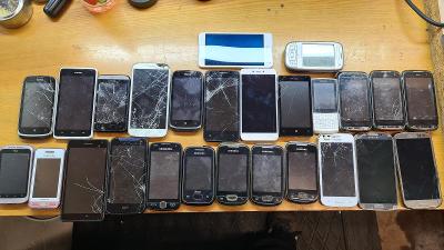 Mobilní telefony na náhradní díly