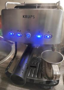 Kávovar KRUPS XP4050 - k opravě - na díly 