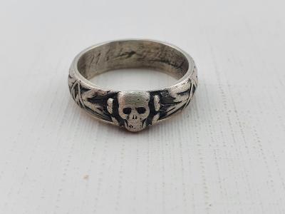 Pravděpodobně velice kvalitní replika prstenu SS -  Totenkopf  